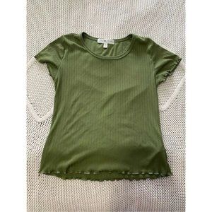 Green ribbed lettuce hem